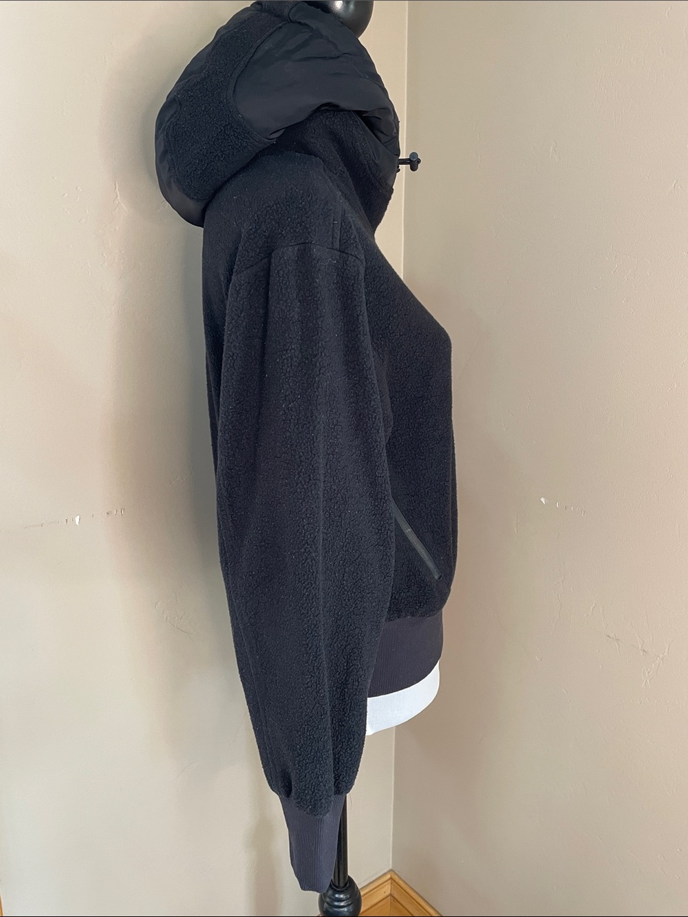 Alo Women’s Black Sherpa Funnel Neck Fleece Hoodie, Small - Picture 6 of 7